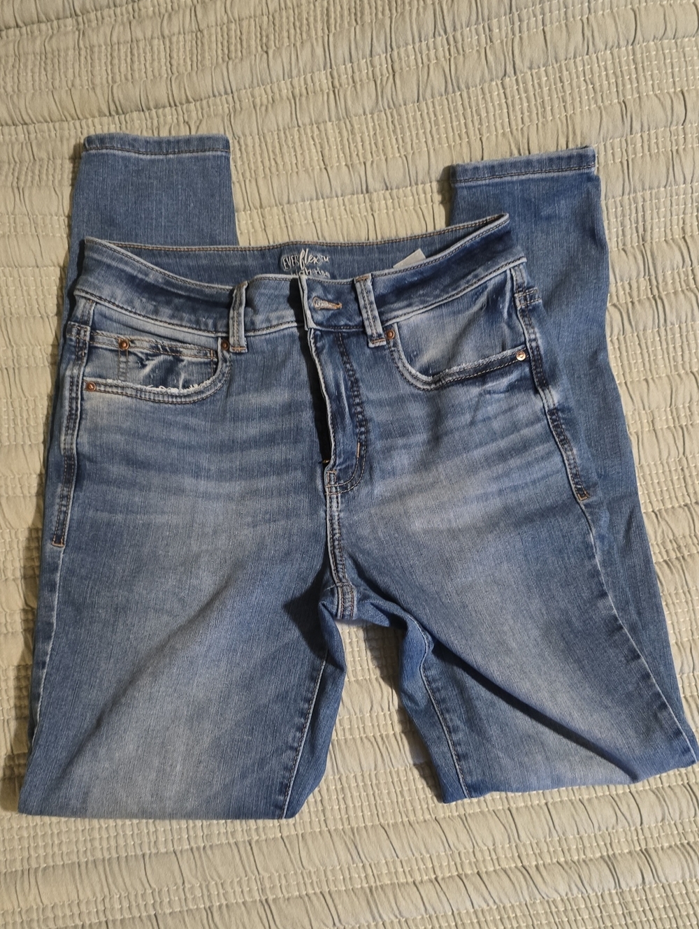 Maurices Women's Skinny Jeans in Light Blue Wash